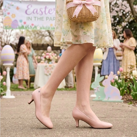 LifeStride Parigi Pumps in a soft  blush blossom Low-Heel Pumps - Picture 10 of 14
